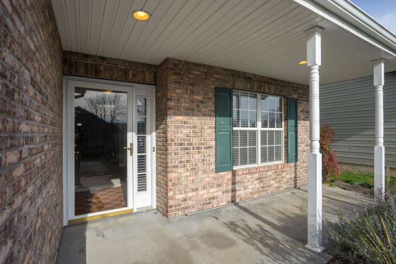 1609 Emerald Pointe Ln, Knoxville, TN 37918