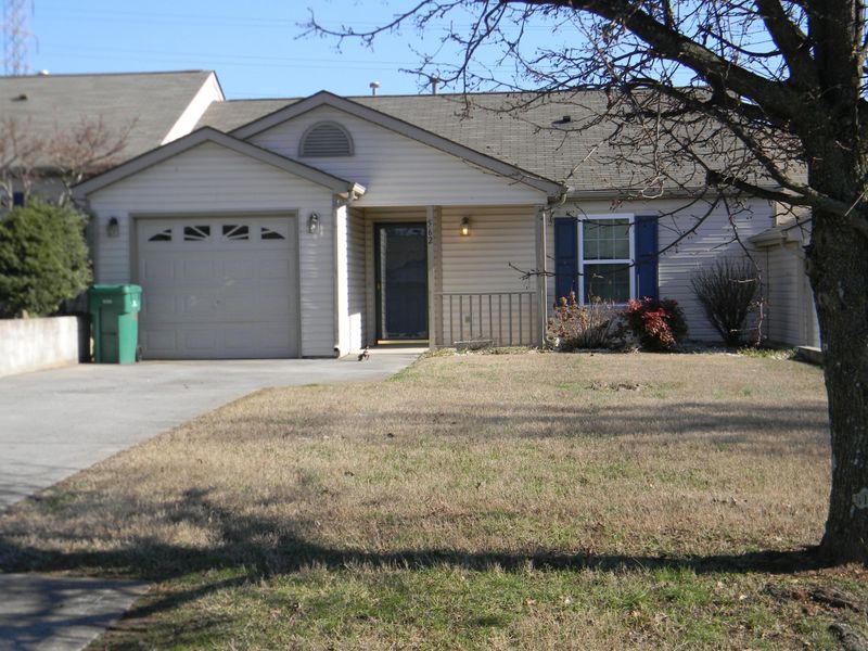 562 Ravenwood Dr, Maryville, TN 37801