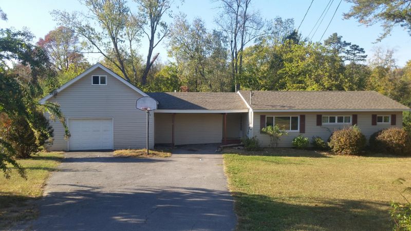 7811 W Acres Dr, Knoxville, TN 37919
