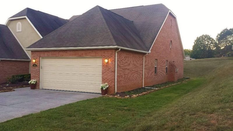 2703 Moss Creek Rd, Knoxville, TN 37912