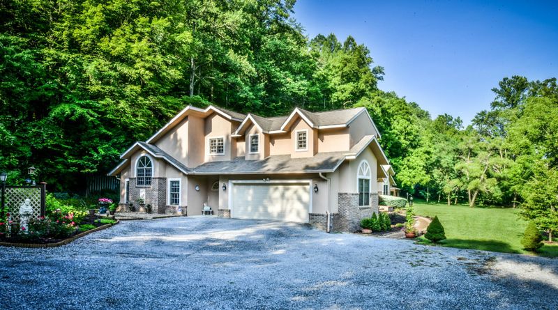 2310 Grassy Branch Rd, Sevierville, TN 37876