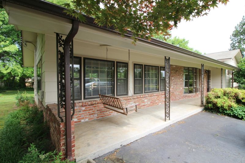 3721 Cherrylog Rd, Knoxville, TN 37921