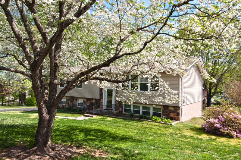 10724 Plum Creek, Knoxville, TN 37922