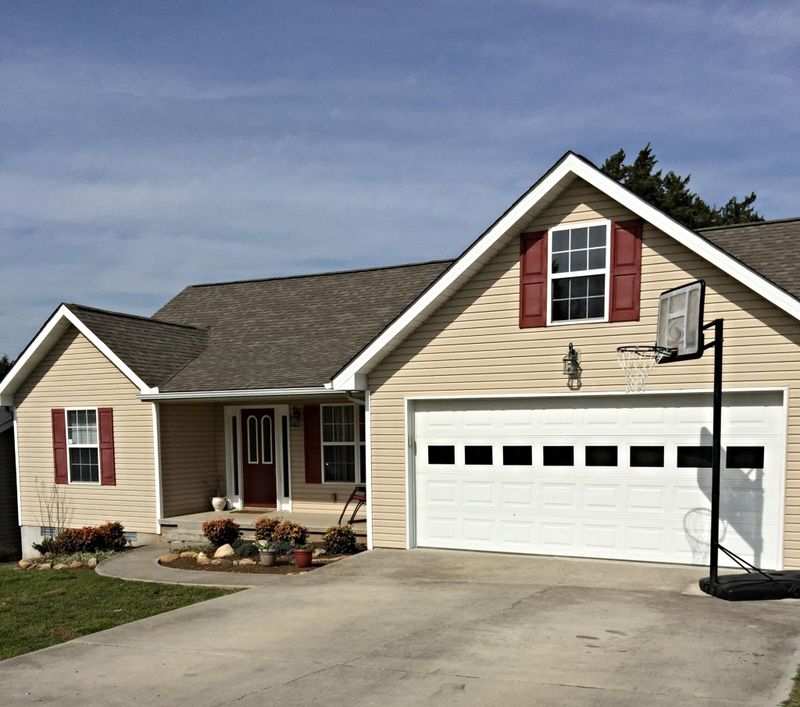 7610 Silveredge Rd, Knoxville, TN 37918