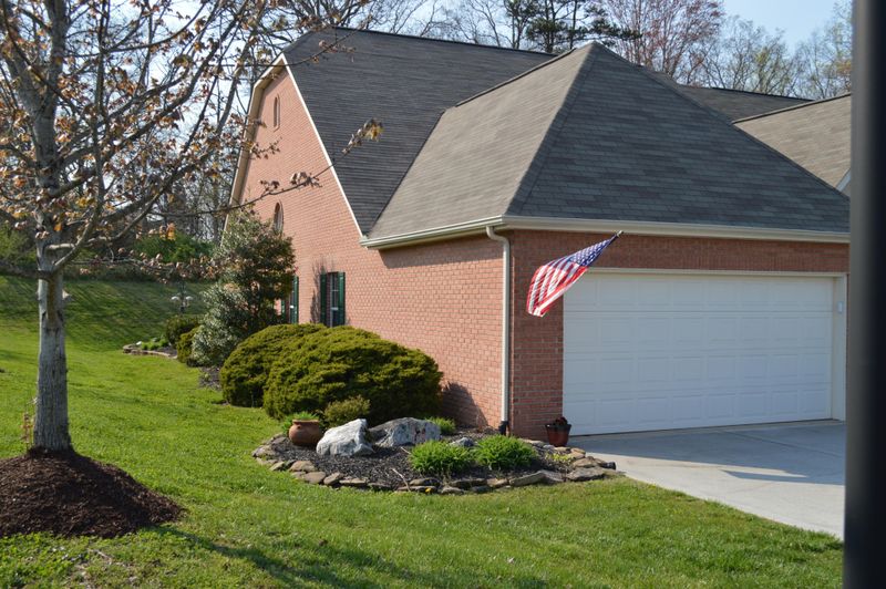 2533 Moss Creek Rd, Knoxville, TN 37912