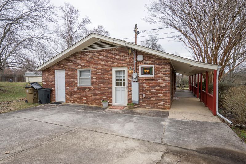 2309 Capri Dr, Knoxville, TN 37912