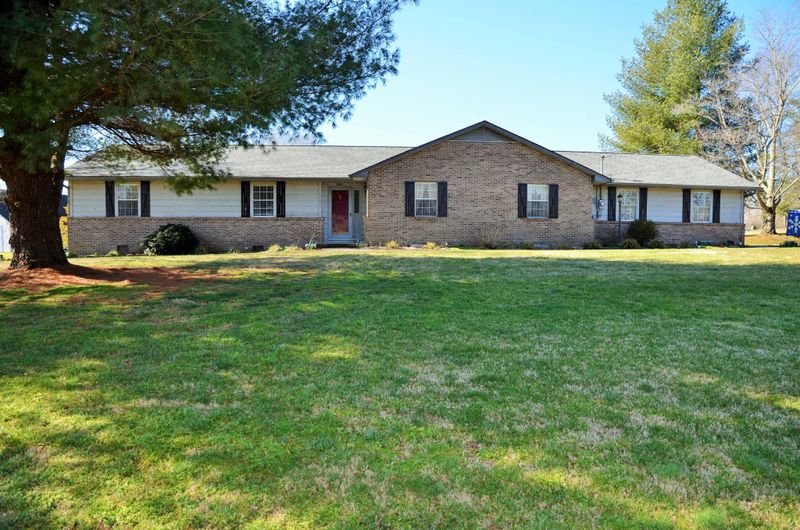 7041 Regency Rd, Knoxville, TN 37931