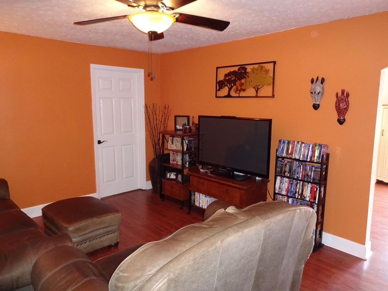 8861 Simpson Rd, Knoxville, TN 37920