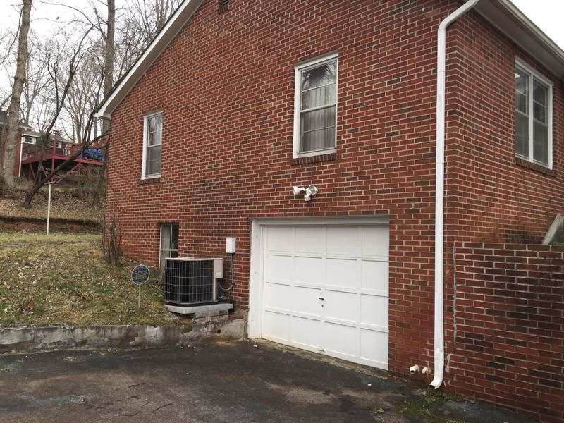 5305 Comanche Dr, Knoxville, TN 37914
