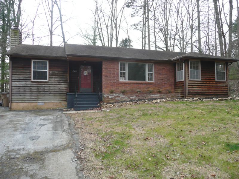 1700 Westchester Dr, Knoxville, TN 37918