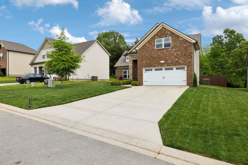 411 Barbaro Ct, Burns, TN 37029