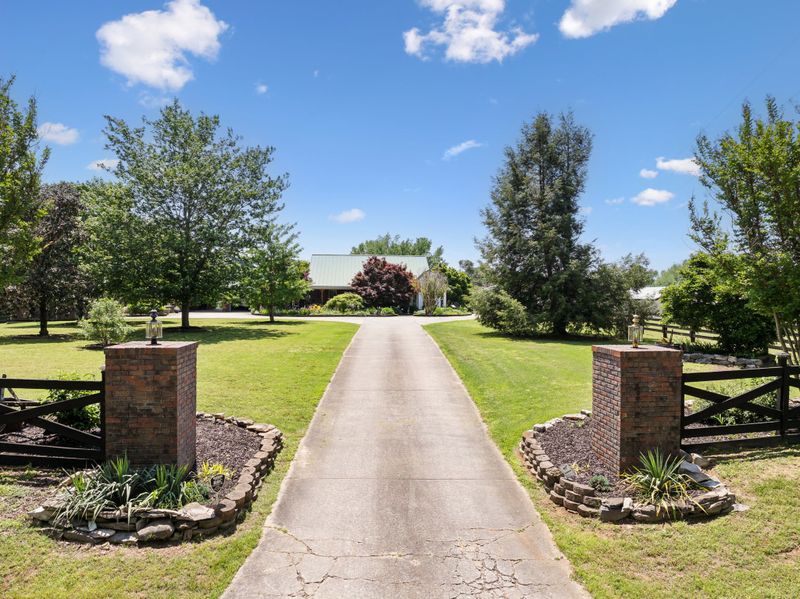 7734 Upper Snake Rd, Athens, AL 35614