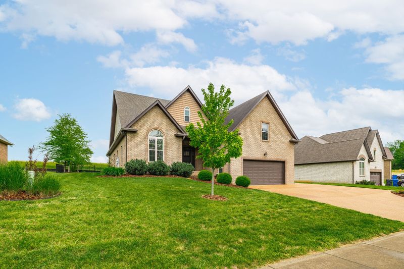 121 Grayson Ln, White House, TN 37188