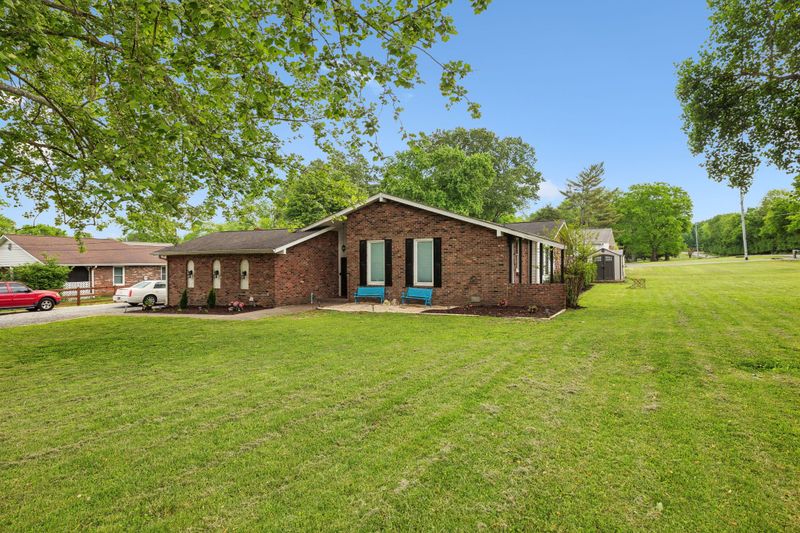 1031 Bayview Dr, Gallatin, TN 37066