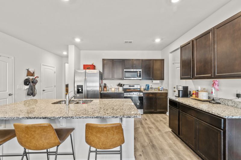 7277 Sunny Parks Dr, White House, TN 37188
