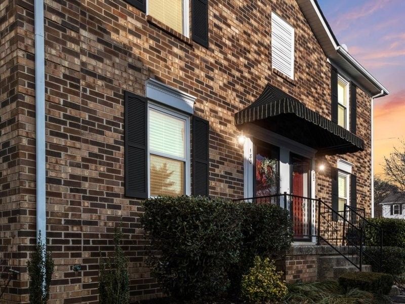 180 Edgewood Dr, Hendersonville, TN 37075
