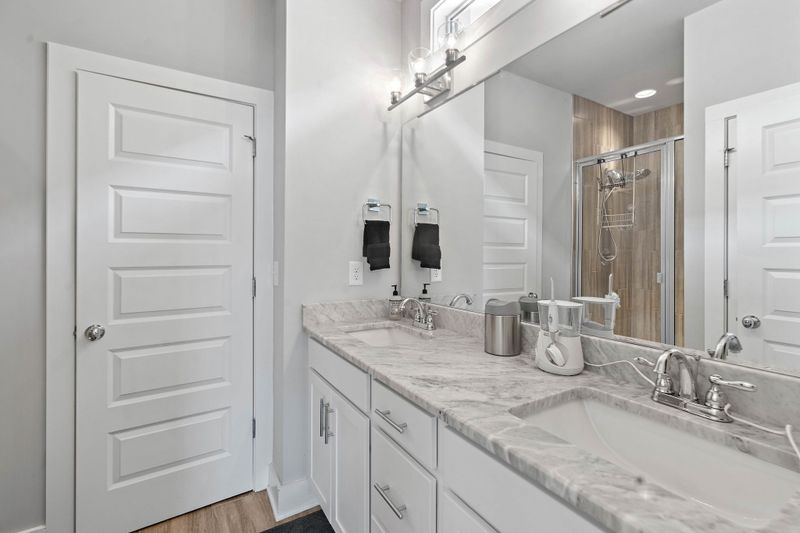 765 Cottage Park Dr, Nashville, TN 37207