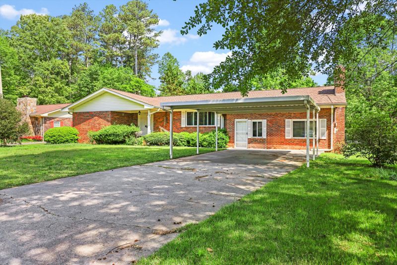 2608 Rocky Dr, Rocky Face, GA 30740