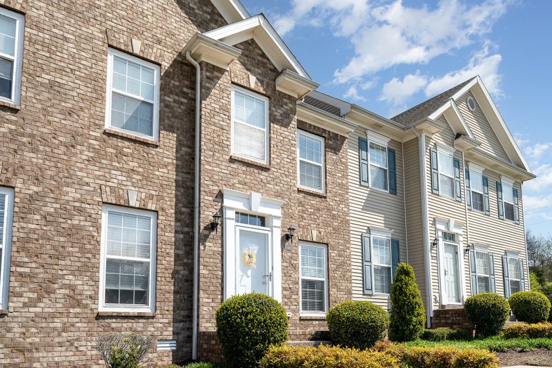 1045 Mckenna Dr, Thompsons Station, TN 37179