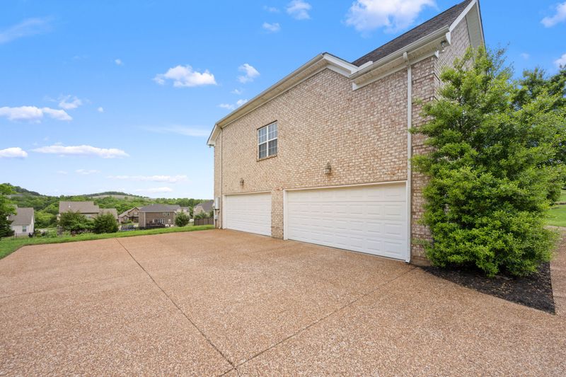 121 Pilot Knob Ln, Hendersonville, TN 37075