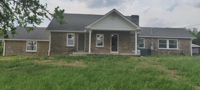670 W Main St W, Hendersonville, TN 37075