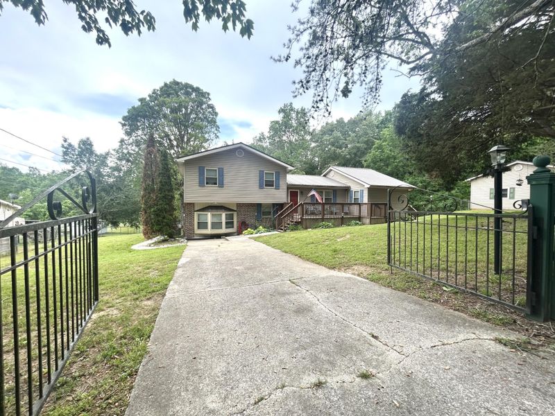 642 E Long Hollow Rd, Rock Spring, GA 30739