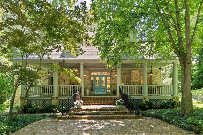2048 Timberwood Dr, Nashville, TN 37215