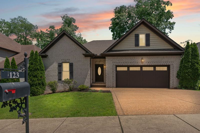 123 Otter Glenn Dr, Hendersonville, TN 37075