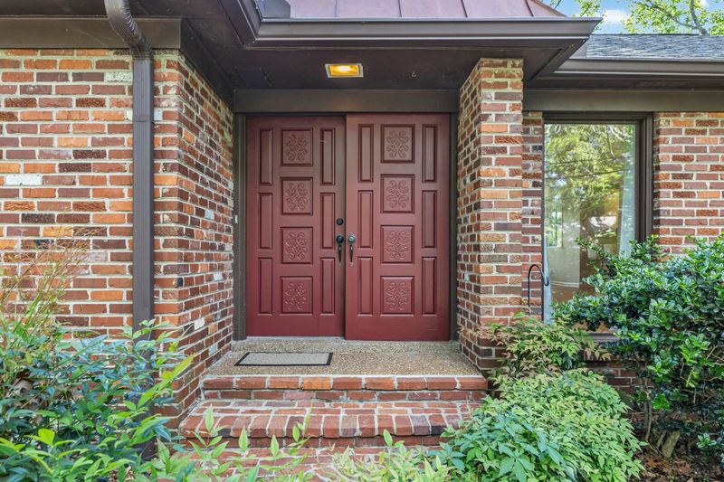 833 Stirrup Dr, Nashville, TN 37221