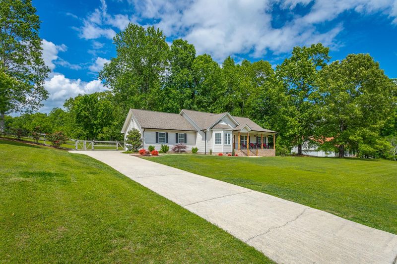 699 Van Dell Dr, Rock Spring, GA 30739