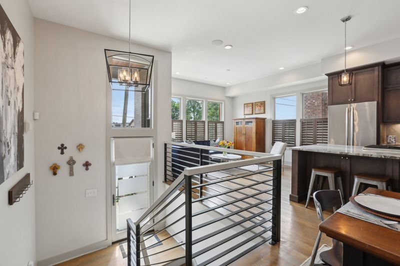 208 S 10th St, Nashville, TN 37206