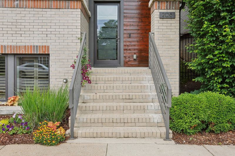 208 S 10th St, Nashville, TN 37206