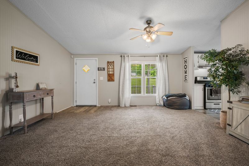 1023 Briarwood Dr, Charlotte, TN 37036