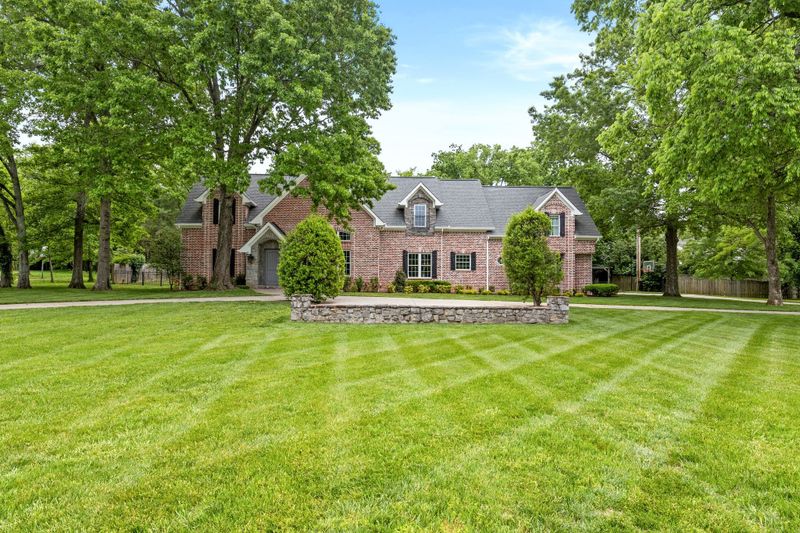 4518 Carlton Dr, Nashville, TN 37215