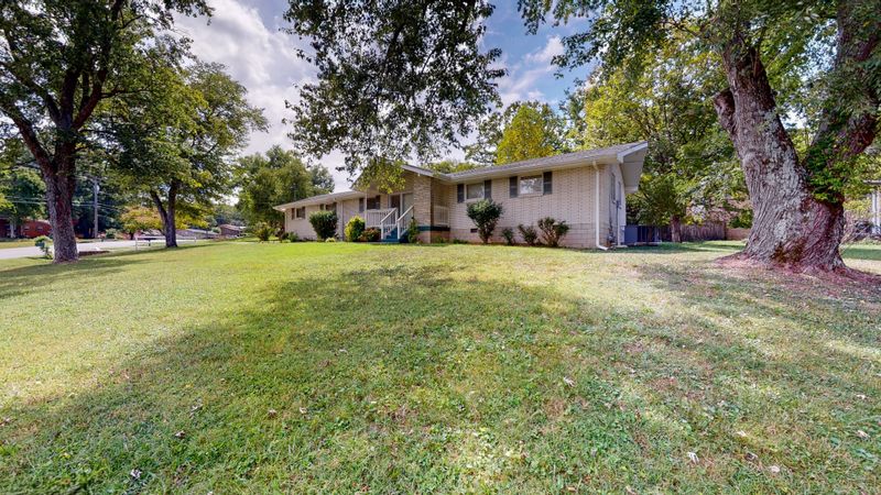 167 Lakeside Park Dr, Hendersonville, TN 37075