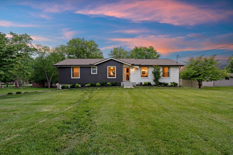 162 Indian Lake Rd, Hendersonville, TN 37075