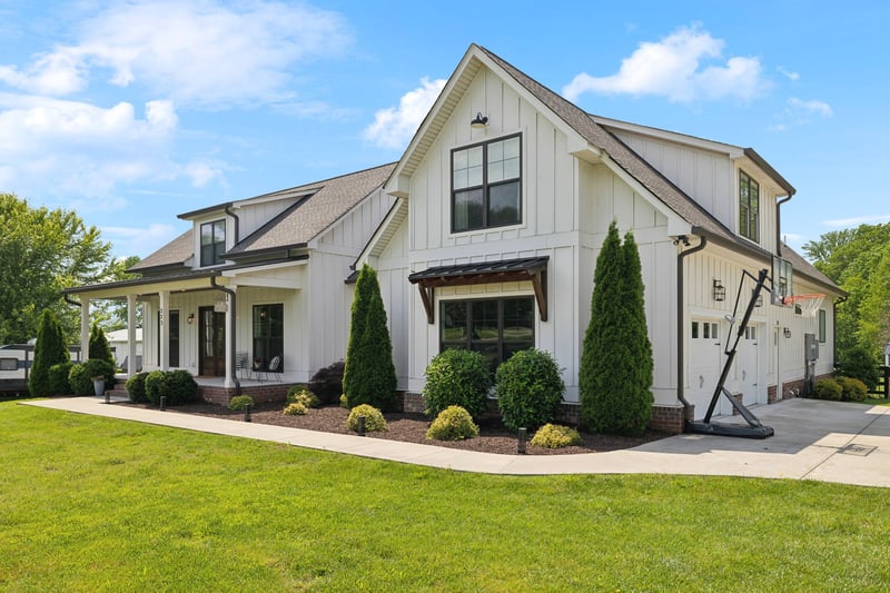 273 Halltown Rd, Cottontown, TN 37048