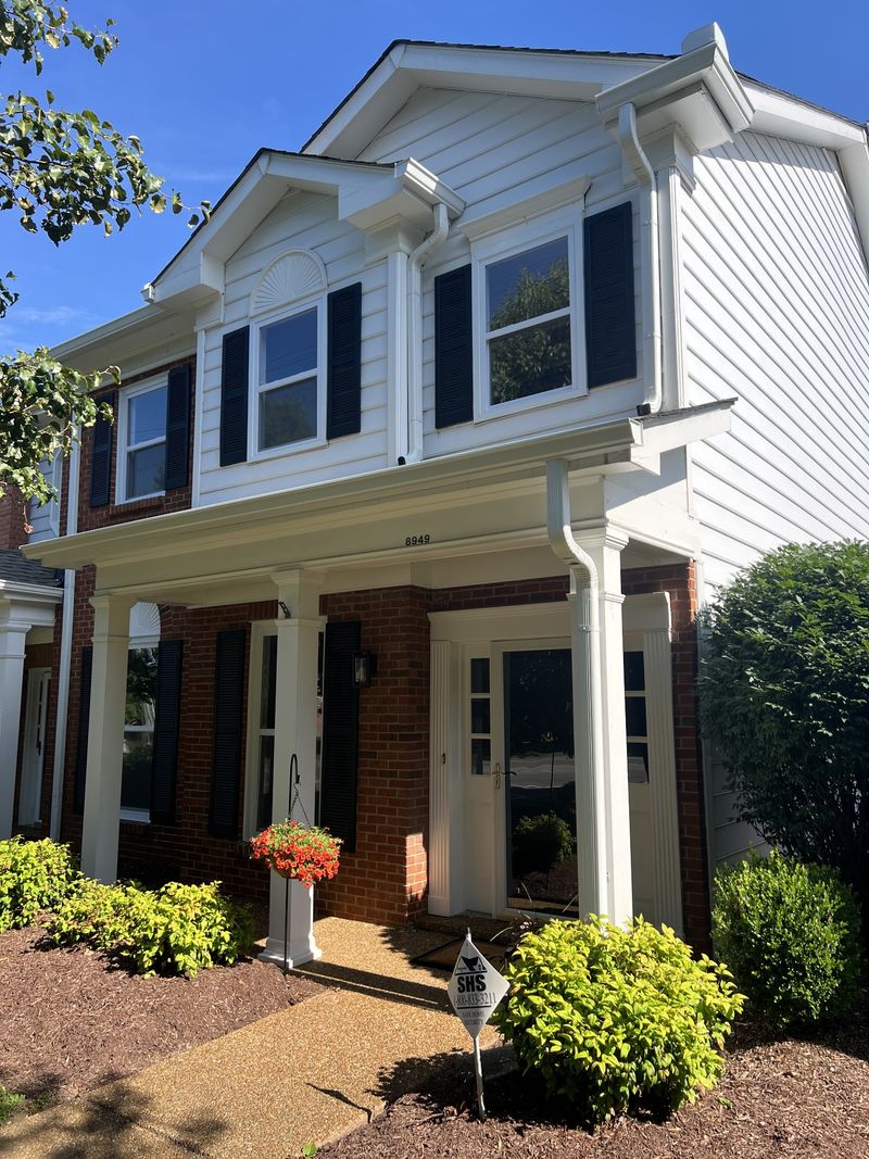 8949 Sawyer Brown Rd, Nashville, TN 37221