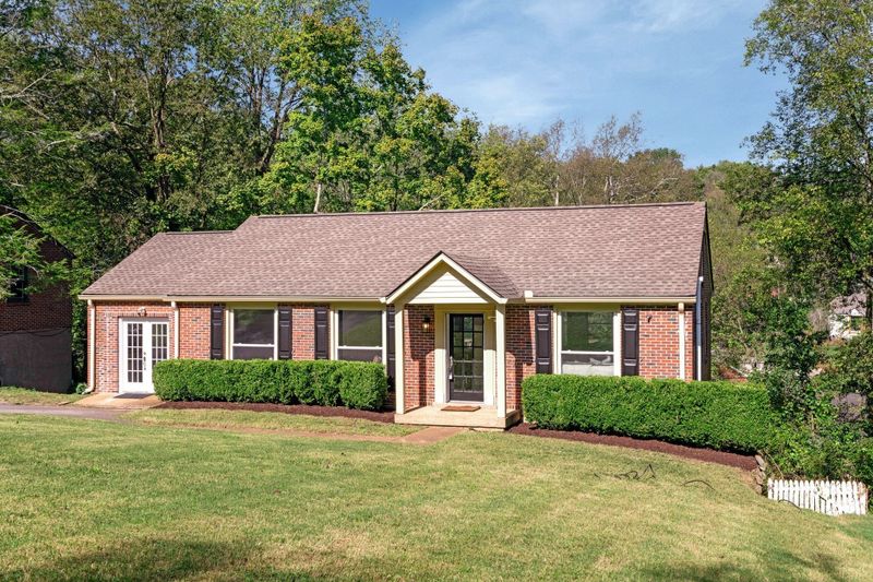 5708 Vine Ridge Dr, Nashville, TN 37205