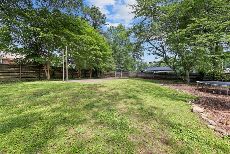 902 Linden Dr, Dalton, GA 30720