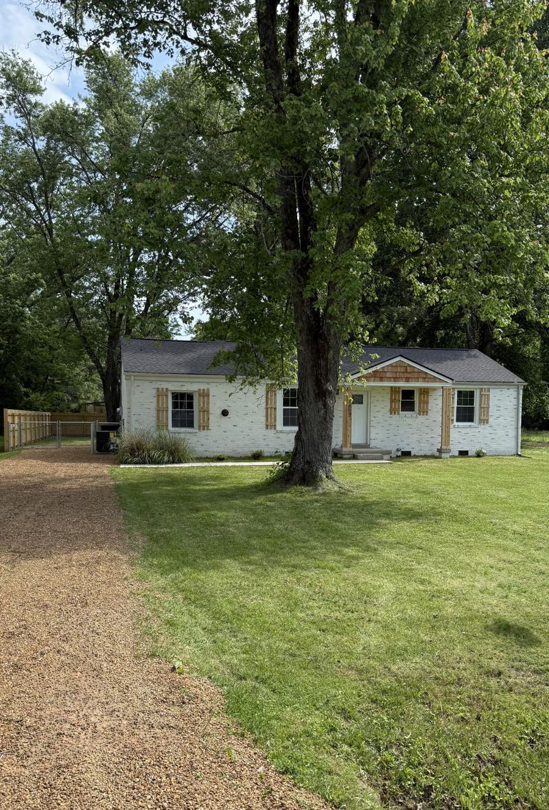 1802 Gardner Dr, Murfreesboro, TN 37130