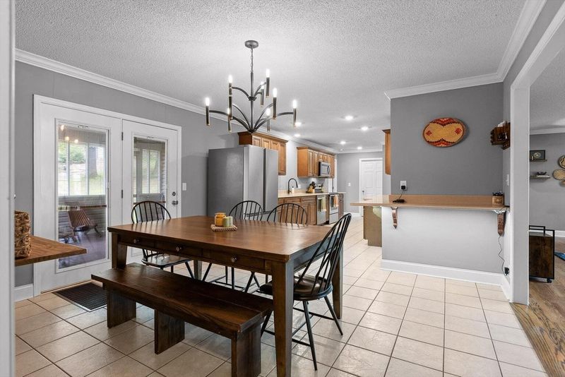 6 Montayne Dr, Rossville, GA 30741