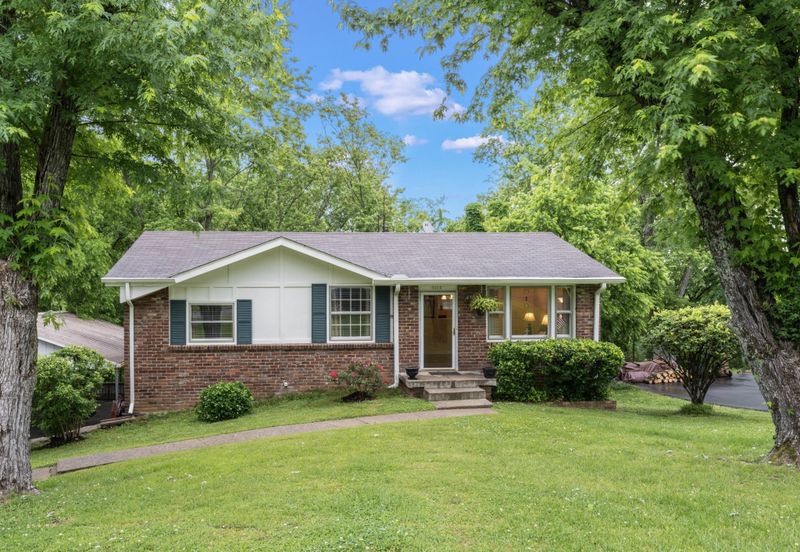 6010 Hawkdale Dr, Nashville, TN 37211