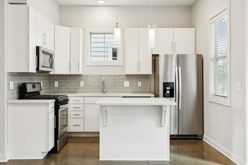 1065 Treaty Oaks Dr, Nashville, TN 37209