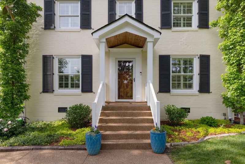 2527 Hobbs Rd, Nashville, TN 37215