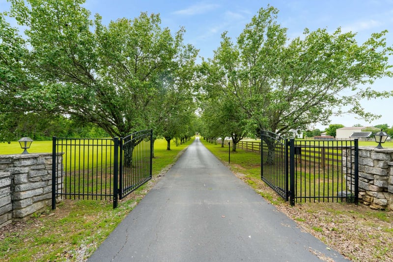 5740 Johnson Rd, Murfreesboro, TN 37127