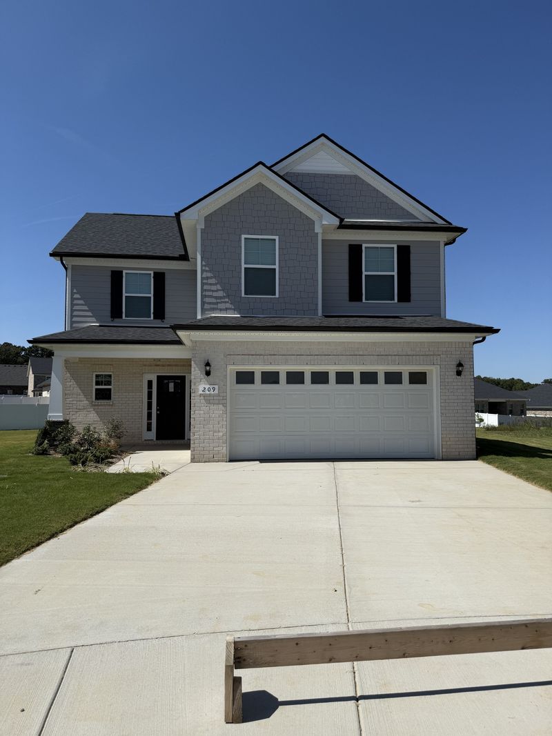209 Streamflow Dr, Ashland City, TN 37015