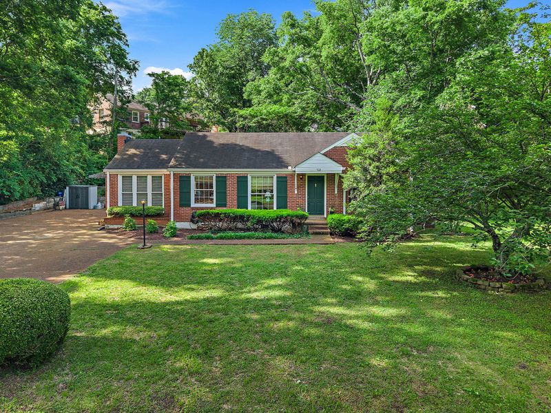 703 Canebrake Dr, Nashville, TN 37209