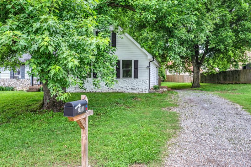 3150 E Lake Dr, Nashville, TN 37214