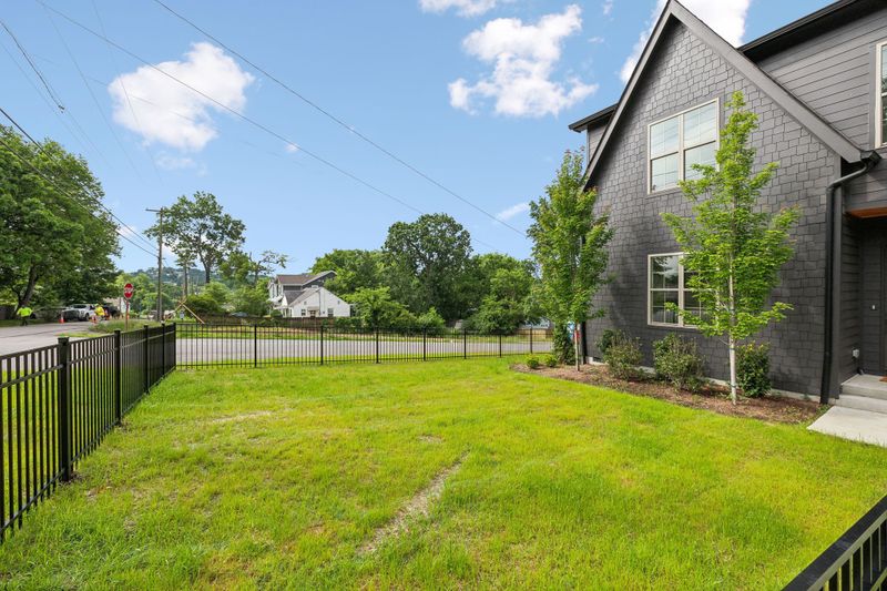 561 Croley Dr, Nashville, TN 37209